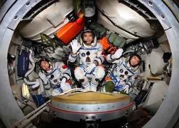 A delegation from the Shenzhou-7 manned space mission will pay a 6-day visit to the Hong Kong and Macao, starting on Friday.