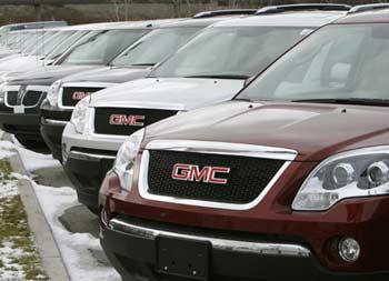 General Motors vehicles are seen at a car dealership in Toronto Dec. 12, 2008. (Xinhua/Reuters Photo)