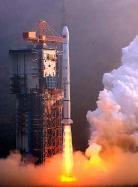 China's third geostationary meteorological satellite, the Fengyun-2-06, is launched on a Long March-3A carrier rocket at the Xichang Satellite Launch Center in southwest China's Sichuan Province, Dec. 23, 2008.(Xinhua/Li Gang Photo)