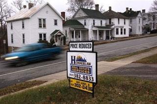A real estate sign sits in front of an empty house December 20, 2008 in Wilmington, Ohio.(AFP/Getty Images/File/John Moore)