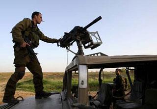 An Israeli soldier stands on the hood of a military vehicle near the border with the Gaza Strip Dec. 28, 2008. (Xinhua/Reuters Photo)