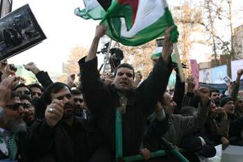 Iranians hold an anti-Israel demonstration to show support for the Palestinian people in Tehran on Dec. 29, 2008. (Xinhua/Liang Youchang) 