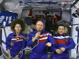 The crew on board the International Space Station has wished planet Earth a happy new year.(CCTV.com)