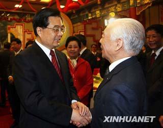 President Hu Jintao called on the whole nation to make efforts to maintain a stable economy and a harmonious society.