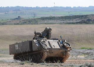 Israeli soldiers drive an armored car in Gaza strip, Jan. 4, 2009. Israeli on Sunday army clamed 30 injureds since the ground operation on Jan. 3, 2009. (Xinhua/Yin Bogu)