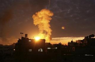 Smoke rises following an Israeli airstrike on an area known to have smuggling tunnels in Rafah, in the southern Gaza Strip on the border with Egypt, Saturday, Jan. 3, 2009. (AP Photo/Eyad Baba)