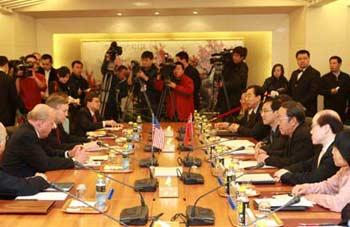 Chinese Vice Foreign Minister Wang Guangya (3rd R) holds talks with visiting U.S. Deputy Secretary of State John D. Negroponte (2nd, L) in Beijing, capital of China, Jan. 7, 2009.(Xinhua/Pang Xinglei)