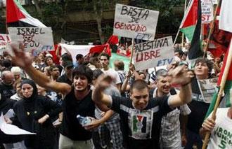 People protest during a demonstration against Israel's offensive on Gaza outside the Israeli Embassy in Buenos Aires, January 6, 2009. REUTERS/Marcos Brindicci