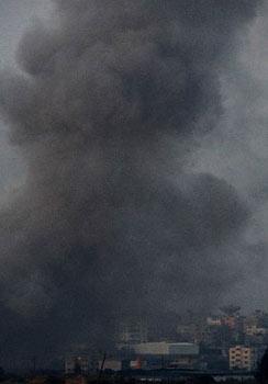 Israeli troops continue bombardment in Gaza city on Jan.8,2009. (Xinhua Photo)