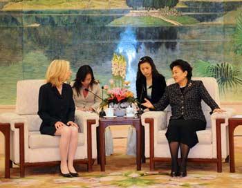 Chinese State Councilor Liu Yandong (R Front) meets with University of Pennsylvania President Amy Gutman, in Beijing, capital of China, Jan. 8, 2009.(Xinhua/Li Tao)