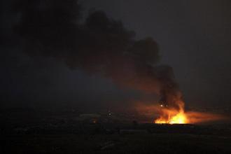 Smoke rises after an explosion in the northern Gaza Strip January 8, 2009. Palestinians faced even grimmer conditions in the Gaza Strip on Thursday after a UN aid agency halted work, saying its staff were at risk from Israeli forces fighting Hamas militants, after two drivers were killed. [Agencies]