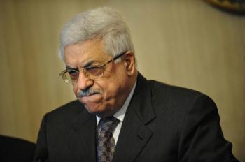 Palestinian President Mahmoud Abbas holds a press conference after his meeting with Egyptian President Hosni Mubarak at the Presidential House in Cairo, capital of Egypt, Jan. 10, 2008.