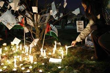 A pro-Palestinian demonstrator lights a candle during a protest in Paris against Israel's offensive on Gaza Jan. 10, 2009. (Xinhua/Reuters Photo)
