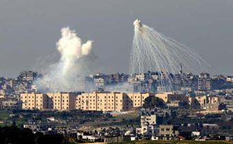 A weapons system fired by Israeli forces explodes over the northern Gaza Strip January 10, 2009. Israeli tanks advanced on Gaza and Hamas militants fired rockets at Israel on Saturday, as both sides ignored international calls to stop the conflict and Israel warned it would escalate its assault. (Xinhua/Reuters Photo)