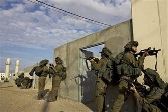 Israeli reserve soldiers participate in a training session simulating urban warfare in preparations for combat missions in the Gaza Strip,at the Zeelim army base, southern Israel, Sunday, Jan. 11, 2009. (AP Photo/Sebastian Scheiner)