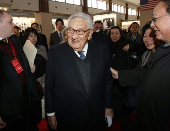 Former U.S. Secretary of State Henry Kissinger (C) attends the opening ceremony of the photo exhibition marking the 30th anniversary of bilateral diplomatic ties between China and the United States in Beijing Jan. 12, 2009. The exhibition kicked off here on Monday. (Xinhua/Yao Dawei)
