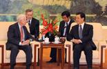 Chinese President Hu <br>meets former U.S.<br> President Carter