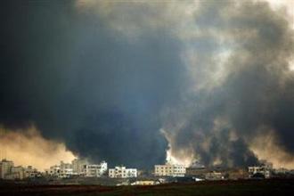Smoke rises during Israel's offensive in the northern Gaza Strip in the late afternoon January 11,2009.(Yannis Behrakis/Reuters)