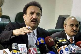 Pakistan Interior ministry chief Rehman Malik (left). Pakistan on Thursday reaffirmed its commitment to root out extremists on its soil, saying it had so far arrested 124 people in a crackdown on banned groups in the wake of the Mumbai attacks. (AFP/HO/PID/File)