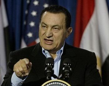 A file photo of Egyptian President Hosni Mubarak in 2004. Mubarak called on Saturday for an immediate and unconditional ceasefire in the Gaza Strip, as Hamas vowed to fight on if its terms for a truce were not met.(AFP/File/Luke Frazza)