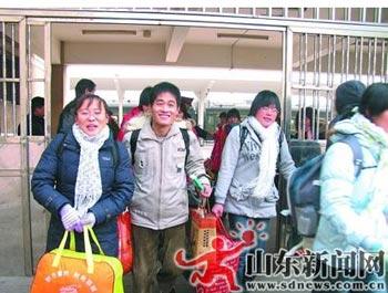 5.1 million train journeys were made across China on Saturday alone, on the last weekend before the start of Spring Festival. Students, migrant workers, and people visiting their families are all traveling at the same time.