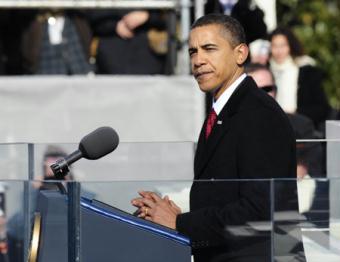 Newly-inaugurated US President Barack Obama pauses while delivering inaugural address in front of the U.S. Capitol in Washington D.C. Jan.20,2009.(Xinhua/Zhang Yan)