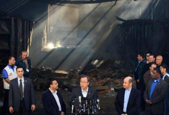 United Nations Secretary-General Ban Ki-moon (C) makes a speech during his visit to the damaged UN compound in Gaza City, Jan. 20, 2009. Ban Ki-moon on Tuesday visited the UN offices seriously damaged in recent Israeli military attacks on the Gaza Strip, saying the cycle of violence in the territory must end. Ban Ki-moon also called on Israel and Hamas to show restraint and observe their cease-fire.(Xinhua/Wissam Nassar)
