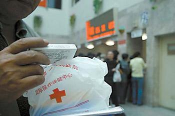 China's State Council, or Cabinet, passed a long awaited medical reform plan which promised to spend 850 billion yuan (123 billion U.S. dollars) by 2011 to provide universal medical service to the country's 1.3 billion population.(Photo: News.cn)