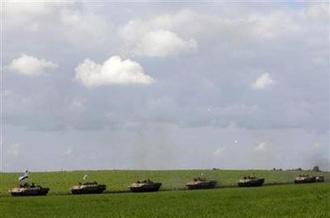 A convoy of Israeli military vehicles after crossing into Israel from the Gaza Strip January 18, 2009.(Amir Cohen/Reuters)