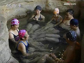 A relaxing soak in a hot spring is good for the body and soul on a cold winter day.(CCTV.com)