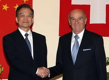President of the Swiss Confederation Hans-Rudolf Merz (R) meets with visiting Chinese Premier Wen Jiabao in Bern Jan. 27, 2009.(Xinhua/Yao Dawei)