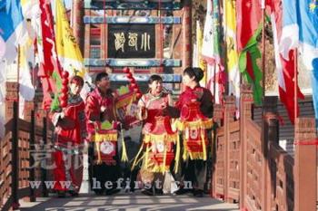 The imperial temple fair in the Summer Palace kicked off in Beijing on Monday, the first day of the Year of the Ox.