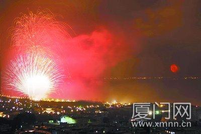 A dazzling fireworks display ushered in the Lunar New Year on both sides of the Taiwan Strait.