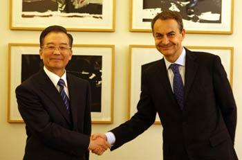 Chinese Premier Wen Jiabao (L) holds talks with Spanish Prime Minister Jose Luis Rodriguez Zapatero in Madrid, capital of Spain, Jan. 30, 2009.(Xinhua/Yao Dawei)