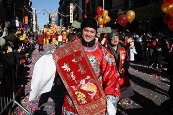 Members of the Chinese community take part in the parade celebrating the Chinese Lunar New Year, the Year of the Ox, on February 1, 2009 at the Chinatown in New York. (Xinhua/Hou Jun)