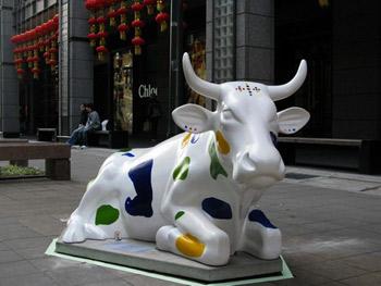 Ox of Princess, one of the Ox-themed statues in celebration of the Chinese Lunar New Year of Ox, rests in the street of Taipei, East China's Taiwan Province Tuesday February 3, 2009. [Xinhua]