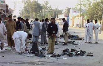 File photo shows Pakistani policemen inspecting a blast site in November, 2008.(AFP/File/A Mughal)