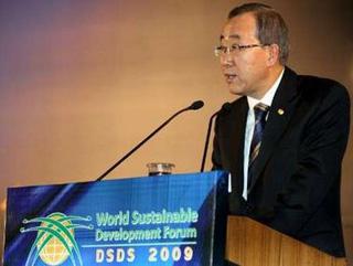 United Nations Secretary-General Ban Ki-moon speaks at the Delhi Sustainable Development Summit (DSDS) in New Delhi February 5, 2009.REUTERS/B Mathur