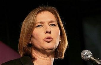 Israeli Foreign Minister and leader of the Kadima party, Tzipi Livni (C), speaks to supporters during an elections campaign rally.(AFP/Gali Tibbon)