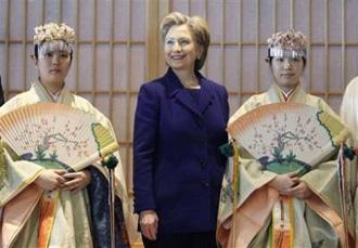 U.S. Secretary of State Hillary Rodham Clinton, center, visits Meiji Shrine in Tokyo on Tuesday, Feb. 17, 2009.(AP Photo/David Guttenfelder, Pool)