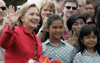 US Secretary of State Hillary Clinton waves to students from Besuki 1 elementary school after her arrival at Halim Perdanakusuma airport in Jakarta February 18, 2009. [Reuters]