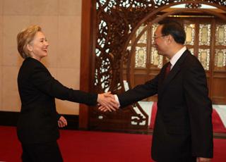 Chinese Foreign Minister Yang Jiechi (R) shakes hand with visiting U.S. Secretary of State Hillary Clinton in Beijing, China, Feb. 21, 2009. Hillary Clinton arrived in Beijing on Friday evening, kicking off her visit to China.(Xinhua Photo)