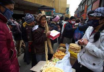 A Tibetan woman buys traditional goods for the Tibetan New Year, at a market in Lhasa, capital of southwest China's Tibet Autonomous Region, Feb. 22, 2009. Traditional goods for the Tibetan New Year are still popular at the market in Lhasa, as the new year draws near. (Xinhua Photo)