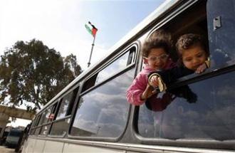 Palestinian children are seen on a bus as they wait to cross to Egypt at the Rafah border crossing, southern Gaza Strip, Sunday, Feb. 22, 2009.(AP Photo/ Khalil Hamra)