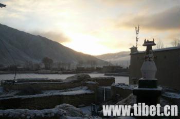 The village covered with snow, photo from China Tibet Information Center.