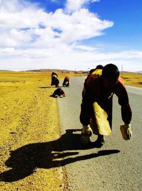 The people of Tibet are free to practice their religion, as China's legislation ensures freedom of religious belief for all individuals. Sun Wei takes a closer look at religious worship in the region.