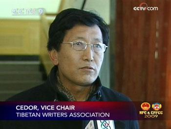 Cedor, Vice Chair of Tibetan Writers Association, said, "With the development of the economy, the cultural sector has achieved a lot during the past years. It is a good time for the sector because we have greater investment from the central and local government. We are confident for further development."