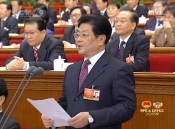 Chinese top legislator Wu Bangguo is delivering a work report of the Standing Committee of the National People's Congress (NPC), or the top legislative body, at the second session of the 11th NPC Monday morning.