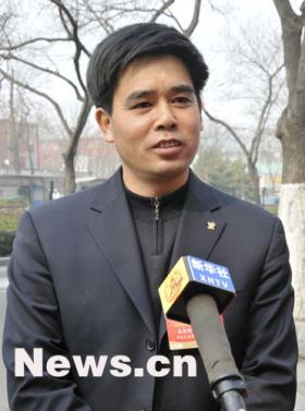 Kang Houming is one of the three NPC deputies elected from hundreds of millions of migrant workers. Looking after the concerns of his fellow workers makes him one of the busiest lawmakers at the current session.