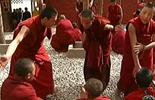 Tibetan monks offer prayers to mark end of New Year